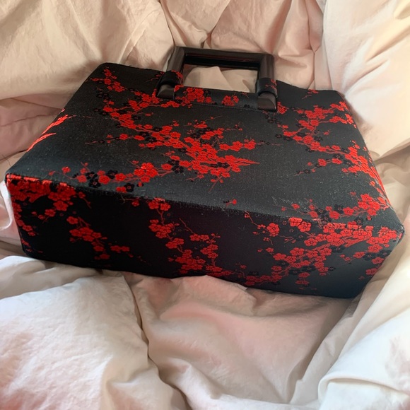 Brand, “Old Shanghai” Silk Purse - Picture 8 of 8